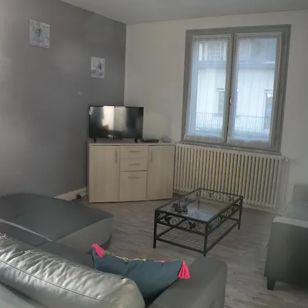 Tulipe, 5 Personnes, Entre Sancy Et Volcans D'auvergne Orcival