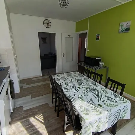 Tulipe, 5 Personnes, Entre Sancy Et Volcans D'auvergne Orcival