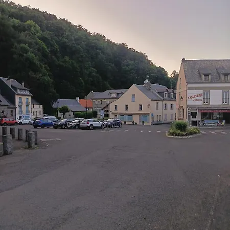 Tulipe, 5 Personnes, Entre Sancy Et Volcans D'auvergne Orcival