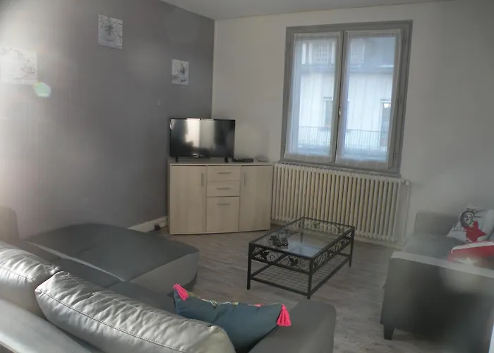 Tulipe, 5 Personnes, Entre Sancy Et Volcans D'auvergne Orcival
