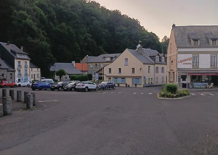 Tulipe, 5 Personnes, Entre Sancy Et Volcans D'auvergne Orcival